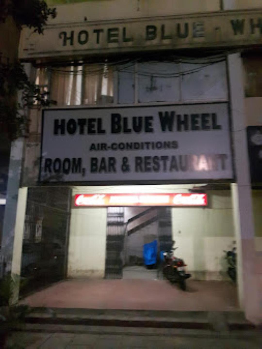 Hotel Blue Wheel,Bhubaneswar Buitenkant foto